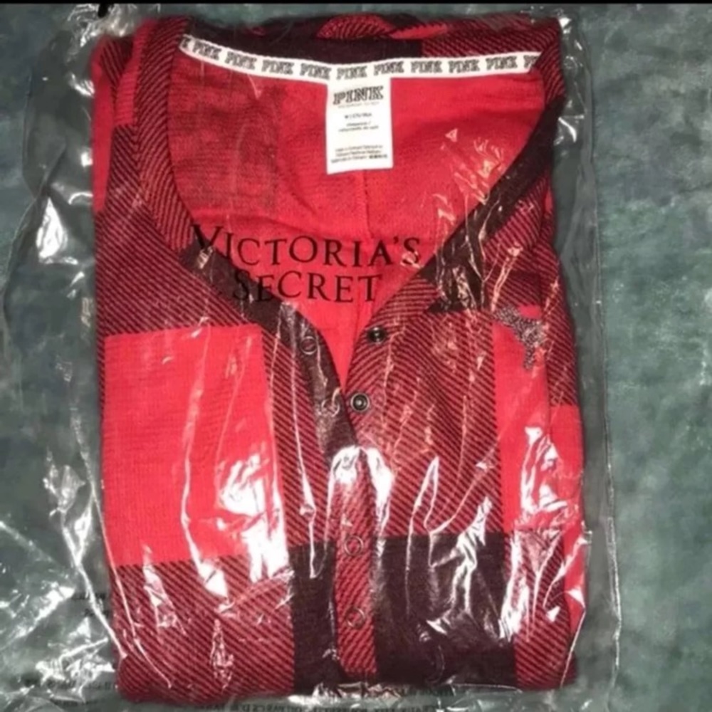 ❄️PRICE FIRM❄️ NEW VS Pink Bling onesie pajamas - Picture 4 of 4